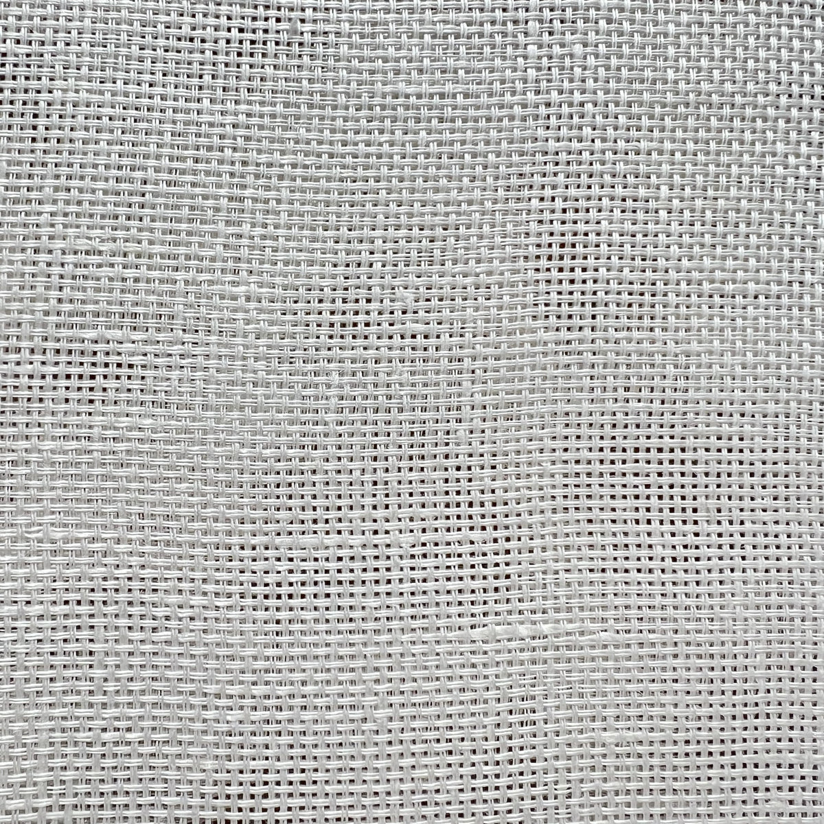 Indio is a cavas white linen fabric with a loose weave, moderately filtering the light.